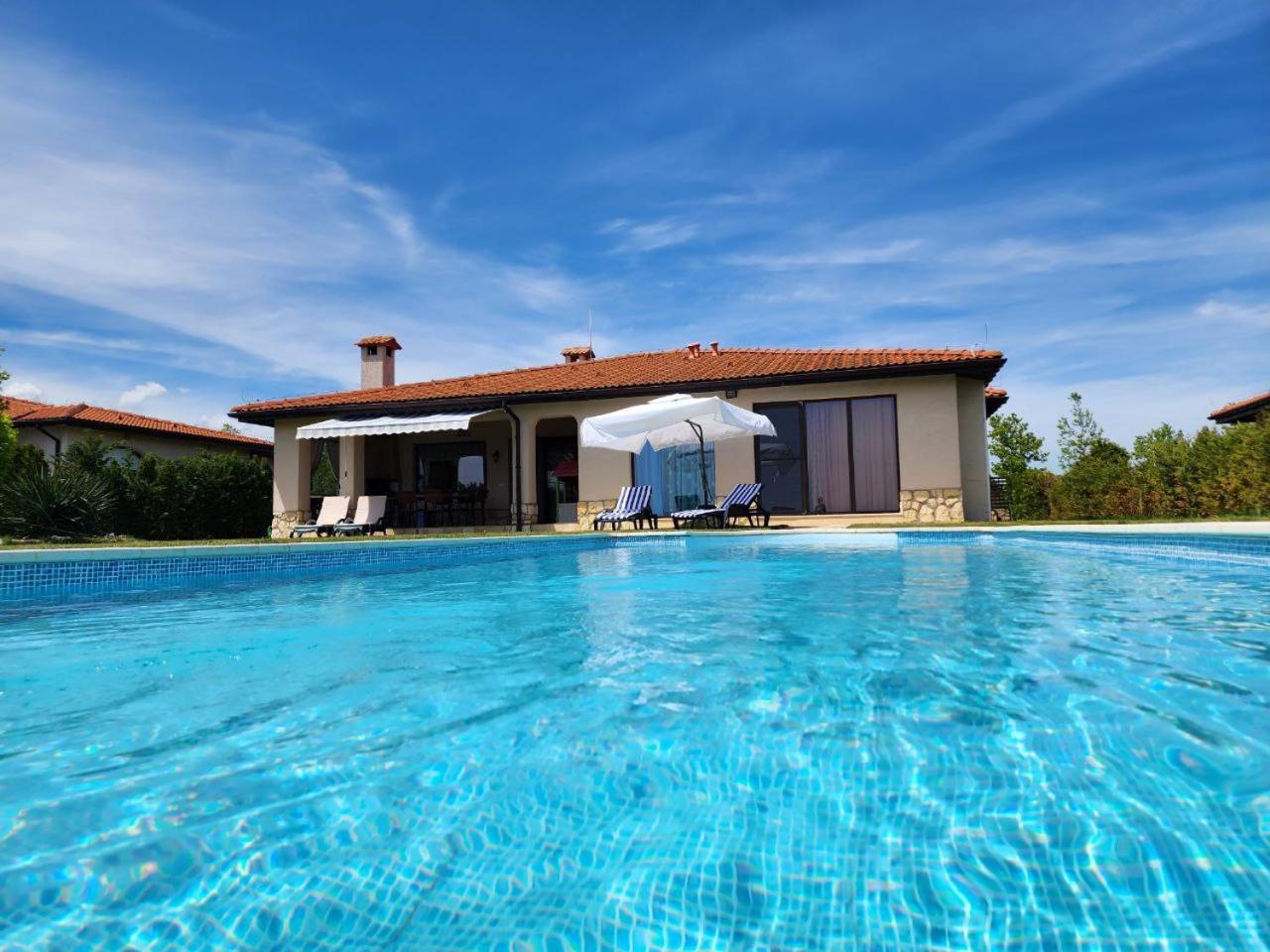 Private Villa 102 With Heated Pool In Blacksearama Balchik Exterior photo