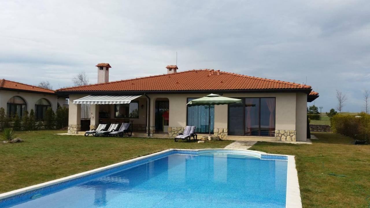 Private Villa 102 With Heated Pool In Blacksearama Balchik Exterior photo